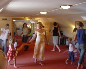 Musikgarten Tanz im Kreis - MUSIKSCHULE MUSIKINSTITUT MELODROM M&uuml;nchen-Pasing