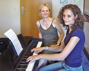Jazz-Rock-Pop - Piano -  Musikschulleiterin mit Schülerin - MUSIKSCHULE MUSIKINSTITUT MELODROM München-Pasing